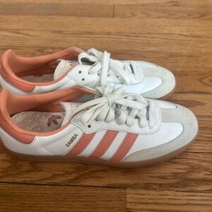 LIKE NEW ADIDAS SAMBAS
